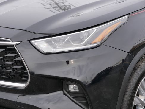 Used 2022 Toyota Highlander Limited image 16