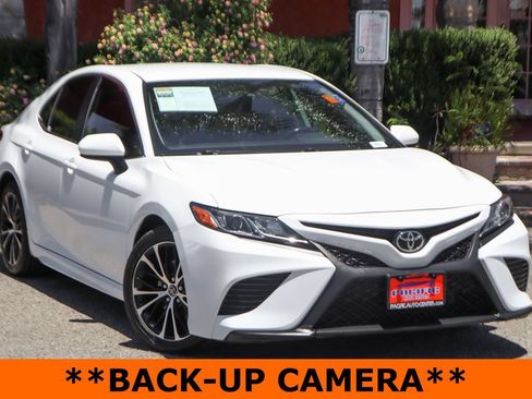 Used 2020 Toyota Camry SE FWD image 2