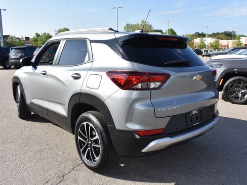 Used 2025 Chevrolet TrailBlazer LT w/ Driver Confidence Package image 7