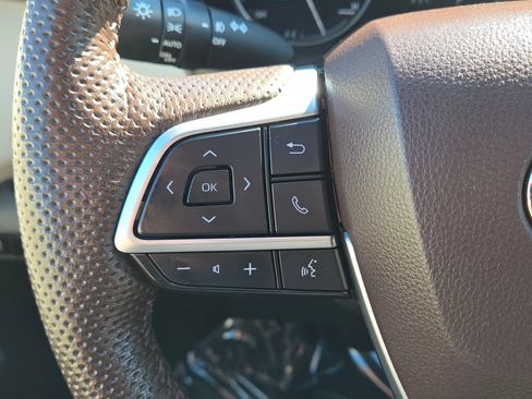 Used 2023 Toyota Sienna Platinum AWD/4WD image 24