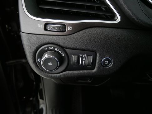 Used 2019 Jeep Cherokee Trailhawk w/ Comfort/Convenience Group AWD/4WD image 26