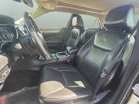 Used 2016 Chrysler 300 C RWD image 22