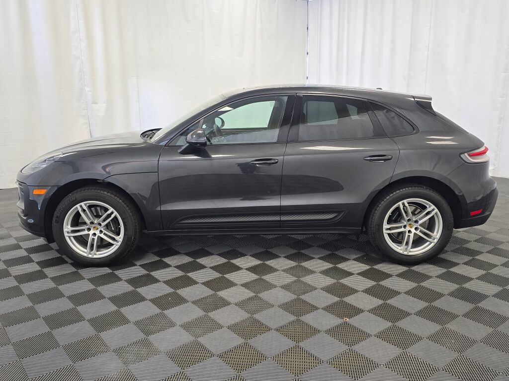 Certified 2025 Porsche Macan AWD/4WD image 2