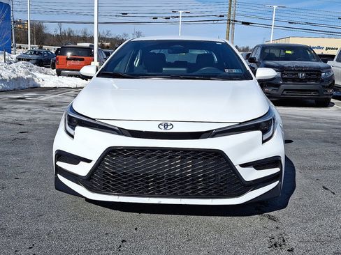 Used 2025 Toyota Corolla SE image 2