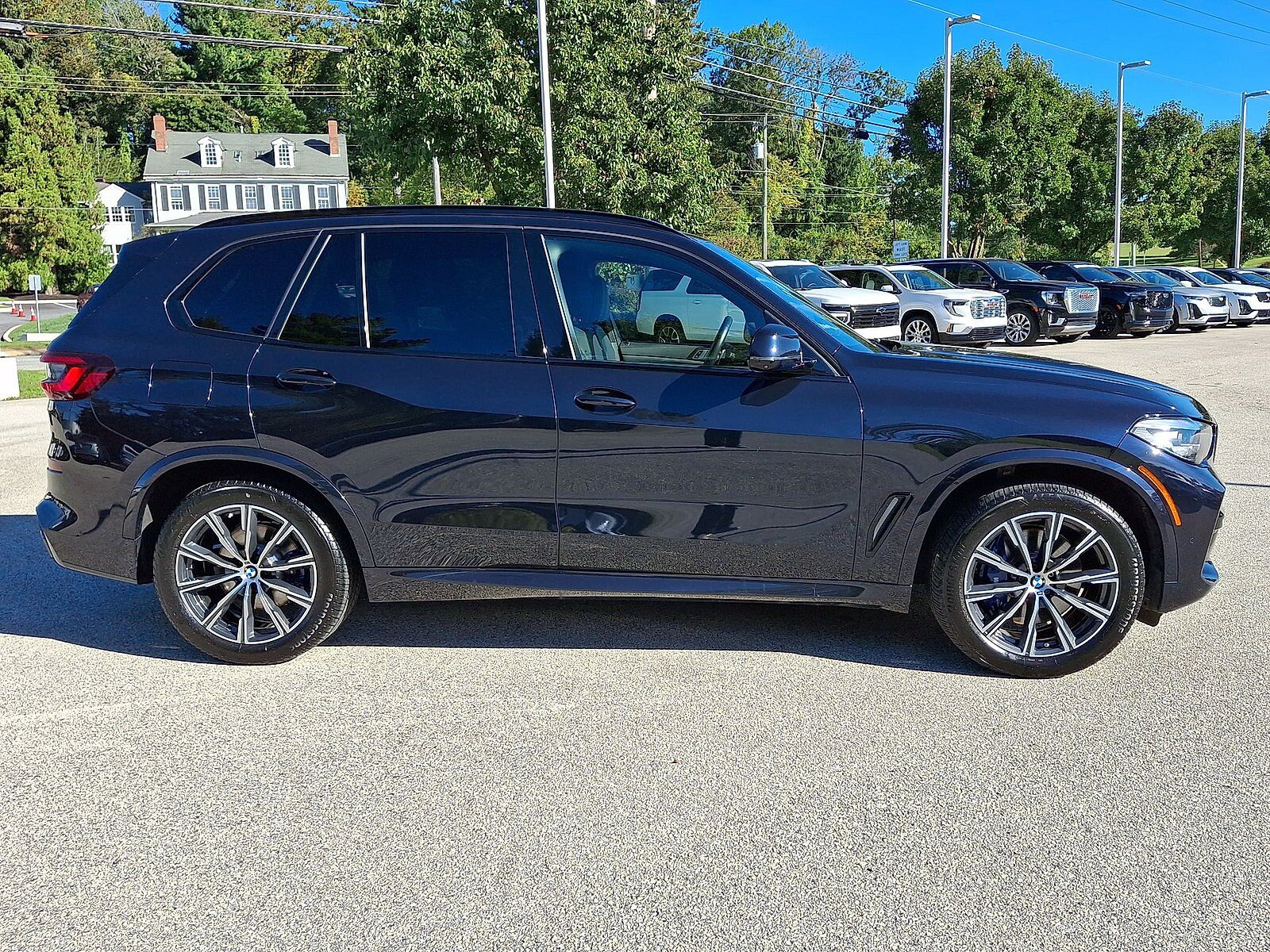 Used 2022 BMW X5 xDrive40i w/ M Sport Package AWD/4WD image 26