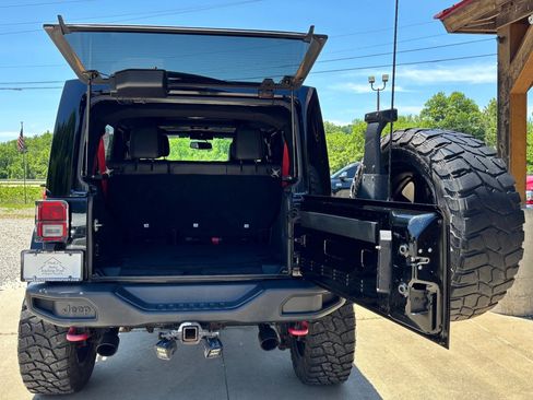 Used 2018 Jeep Wrangler Unlimited Rubicon AWD/4WD image 8