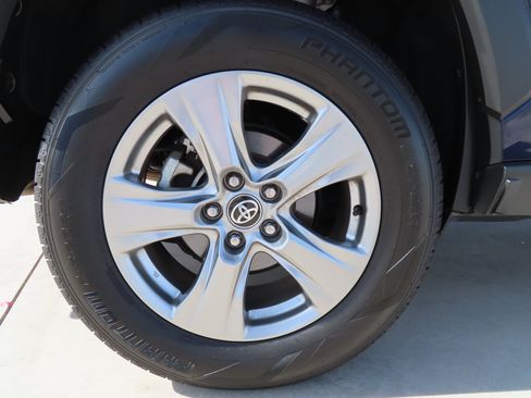 Used 2024 Toyota RAV4 XLE FWD image 8