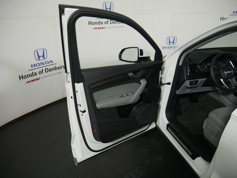 Used 2021 Audi Q5 2.0T Premium w/ Convenience Package image 10