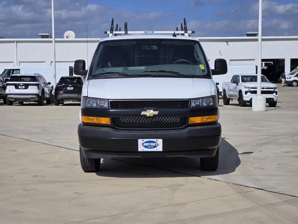 Used 2024 Chevrolet Express 3500 Extended RWD image 2