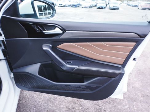 Used 2025 Volkswagen Jetta SEL image 11