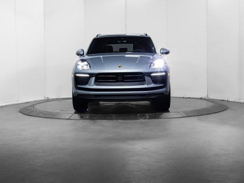 Certified 2025 Porsche Macan image 10