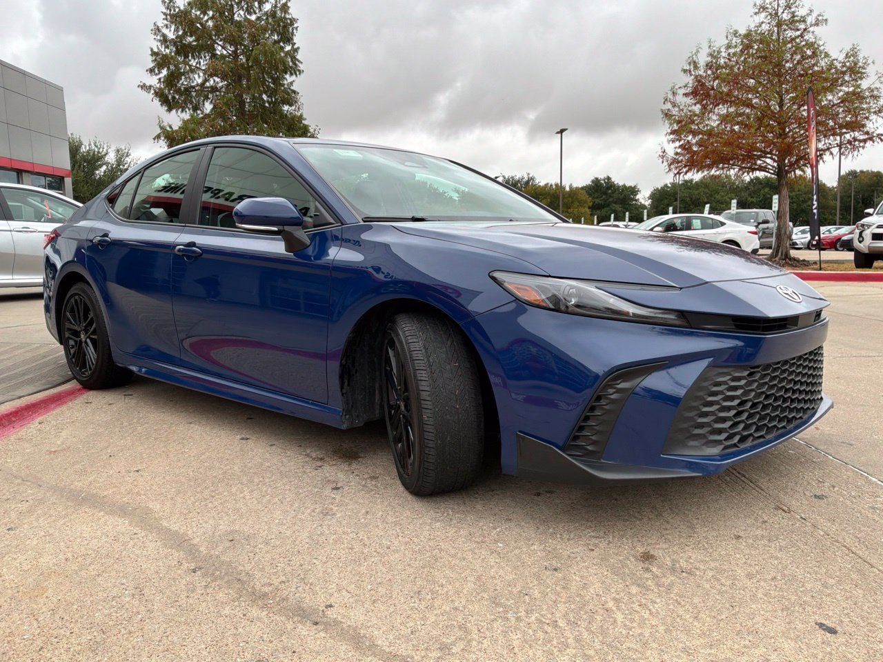 Used 2026 Toyota Camry SE FWD image 4