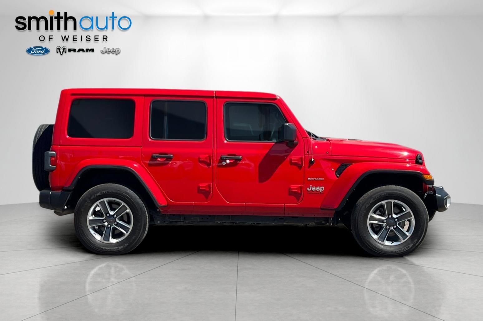 Used 2023 Jeep Wrangler Unlimited Sahara AWD/4WD image 3