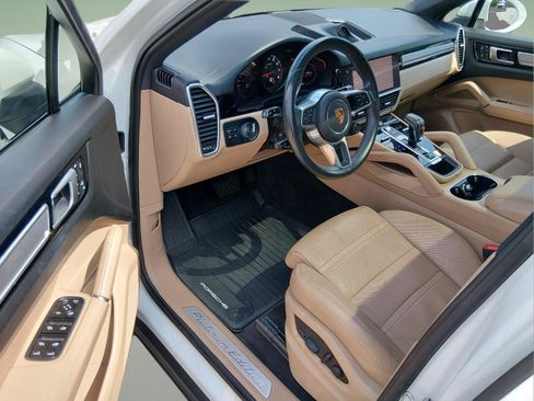 Used 2023 Porsche Cayenne Platinum Edition AWD/4WD image 9