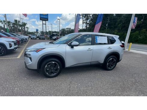 Used 2024 Nissan Rogue SV AWD/4WD image 6