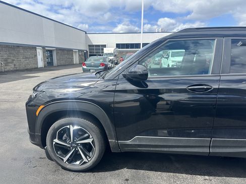 Used 2023 Chevrolet TrailBlazer RS w/ Sun and Liftgate Package image 4