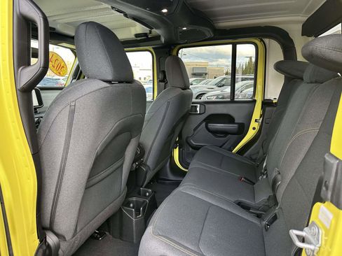 Used 2024 Jeep Gladiator Sport image 11