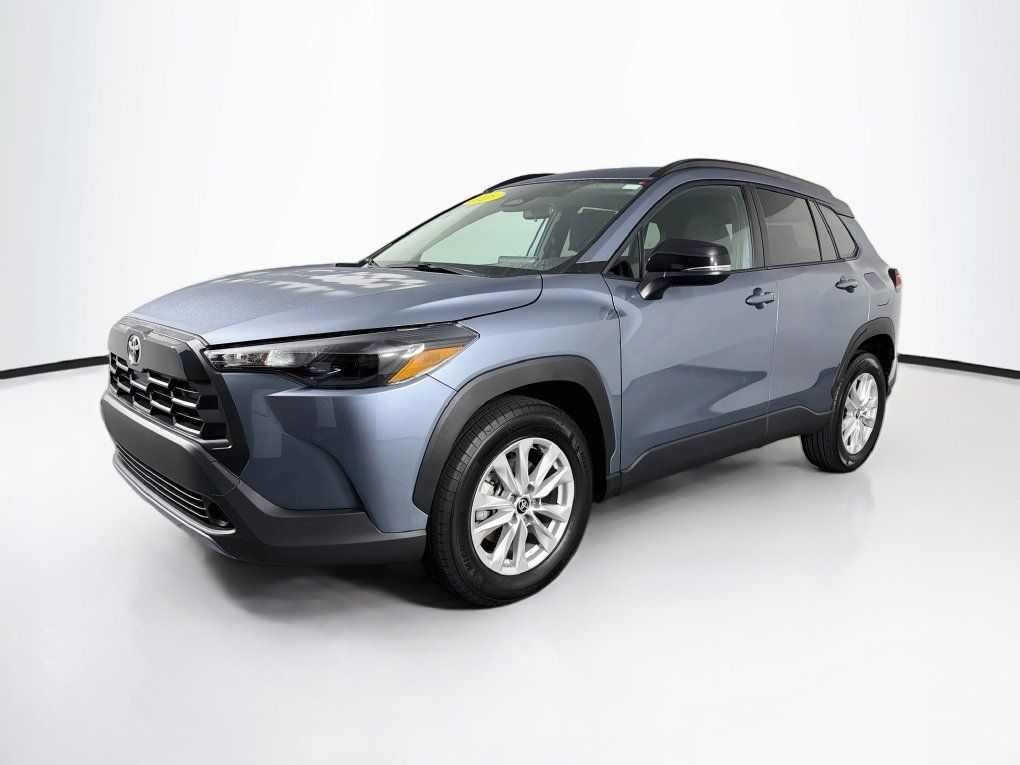 Used 2026 Toyota Corolla Cross LE FWD image 3