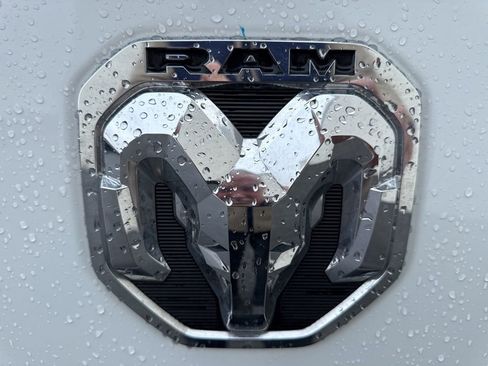 Used 2024 RAM 2500 Big Horn w/ Sport Appearance Package image 10