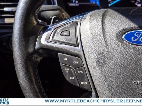 Used 2017 Ford Fusion SE w/ Fusion SE Technology Package image 27