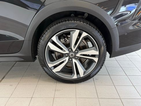 Certified 2024 Volvo V60 B5 Cross Country Plus w/ Protection Package Premier AWD/4WD image 10