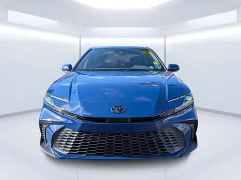 Used 2025 Toyota Camry SE w/ Convenience Package FWD image 8