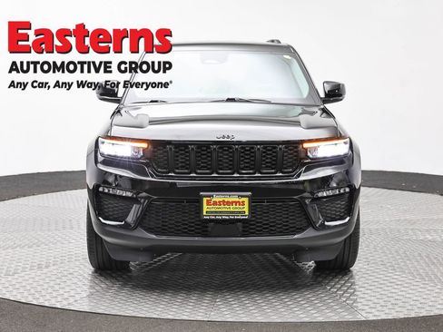 Used 2023 Jeep Grand Cherokee Limited w/ Black Appearance Package AWD/4WD image 2