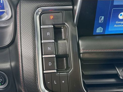 Used 2022 Chevrolet Suburban RST image 16