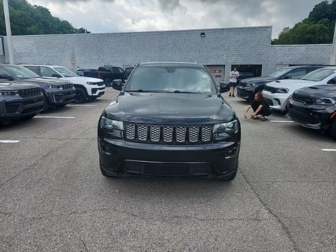 Used 2021 Jeep Grand Cherokee Laredo X AWD/4WD image 2