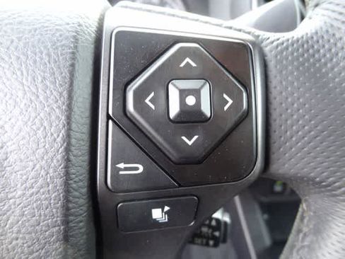 Used 2021 Toyota Tacoma TRD Off-Road w/ Technology Package AWD/4WD image 18