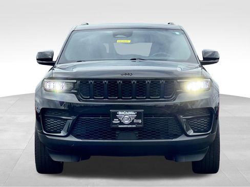 Used 2023 Jeep Grand Cherokee Altitude AWD/4WD image 2