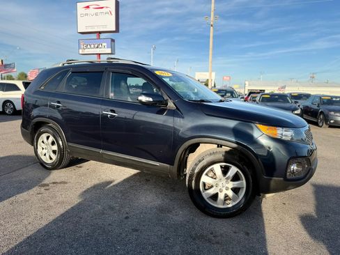 Used 2012 Kia Sorento LX w/ Convenience Pkg image 2