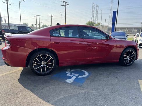 Used 2015 Dodge Charger SE w/ Power Sunroof Group RWD image 4