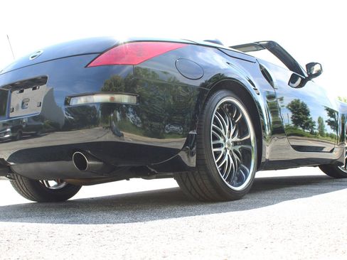 Used 2006 Nissan 350Z Touring RWD image 32