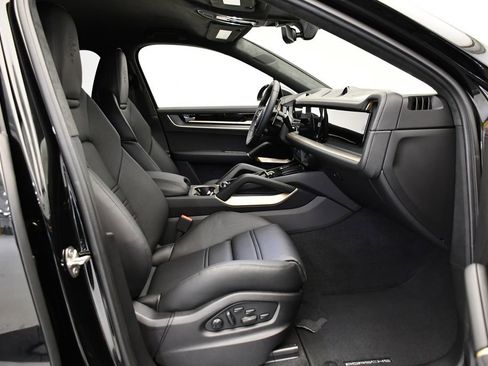 New 2026 Porsche Cayenne Turbo GT AWD/4WD image 50