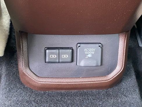 Used 2022 Toyota Highlander Limited image 24