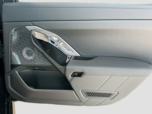 New 2026 BMW i7 M70 AWD/4WD image 25