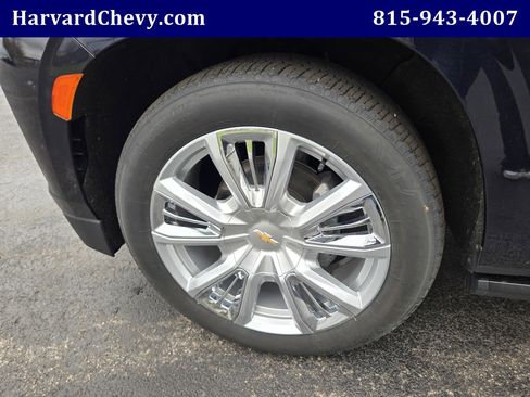 Used 2024 Chevrolet Suburban High Country AWD/4WD image 43