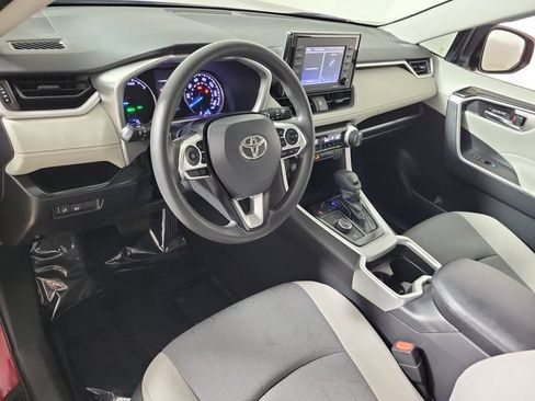 Used 2021 Toyota RAV4 XLE AWD/4WD image 18