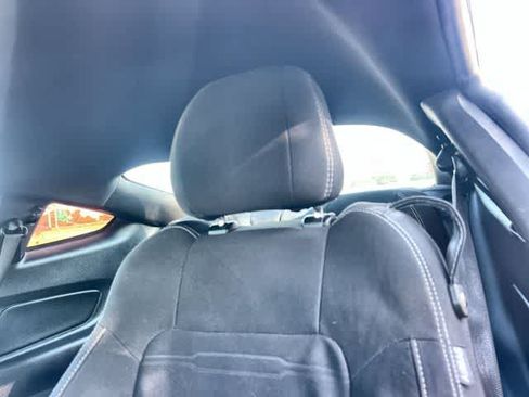 Used 2017 Ford Mustang Coupe RWD image 25