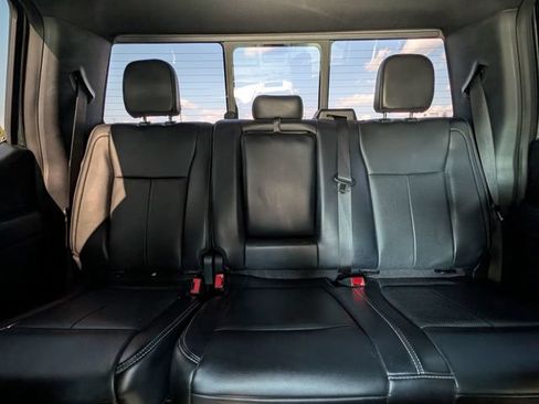 Used 2019 Ford F150 Lariat w/ Equipment Group 502A Luxury AWD/4WD image 28