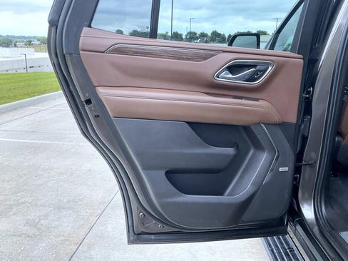 Used 2021 Chevrolet Tahoe High Country w/ Premium Package AWD/4WD image 18