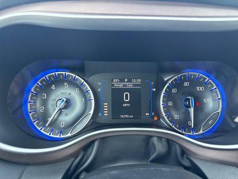 Used 2023 Chrysler Voyager LX FWD image 18