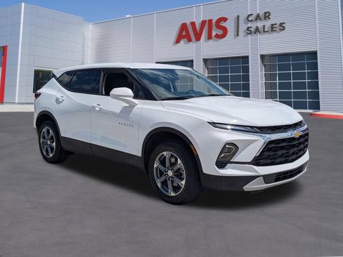 Used 2025 Chevrolet Blazer LT FWD image 3