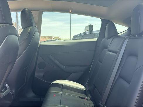 Used 2022 Tesla Model Y Performance AWD/4WD image 17