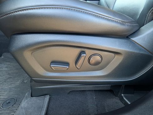 Certified 2022 Ford Explorer XLT w/ Equipment Group 202A image 21