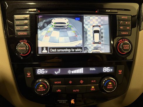 Used 2016 Nissan Rogue SL image 31