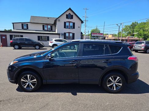 Used 2017 Toyota RAV4 XLE AWD/4WD image 9