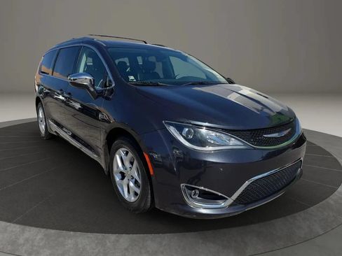 Used 2020 Chrysler Pacifica Limited FWD image 4
