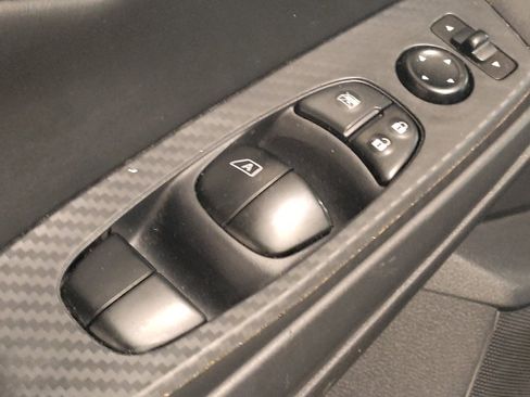 Used 2021 Nissan Rogue SV FWD image 27